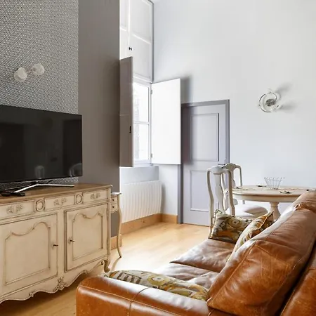 Villa Sleeps 43 Pool Wifi Vernantes